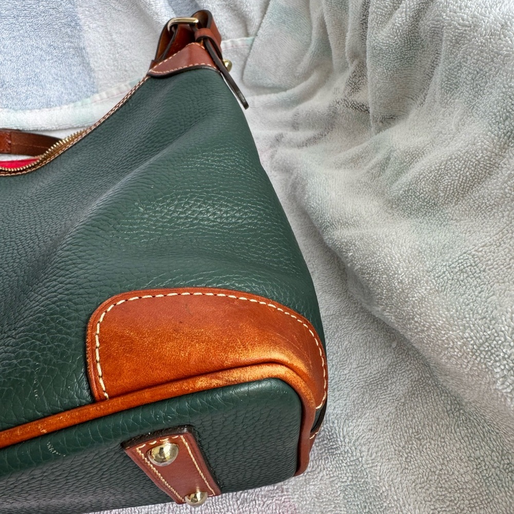 GUC Dooney & Bourke Shoulder (Hobo Style) Bag in Hunter Green Pebbled Leather. - Picture 4 of 11